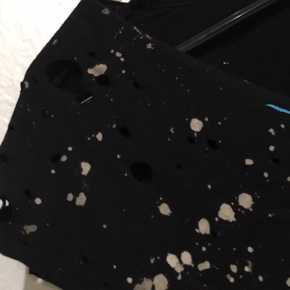 Bleached & Ripped crop top - Picture 2 of 7